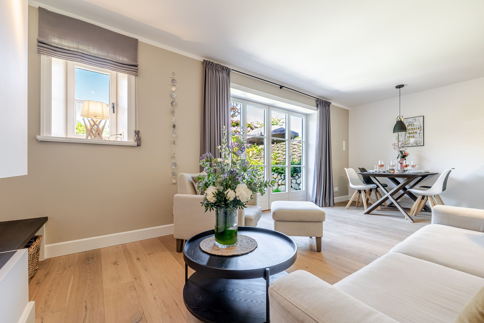 Wohnzimmer der Ferienwohnung Meersalz mit Schlafsofa