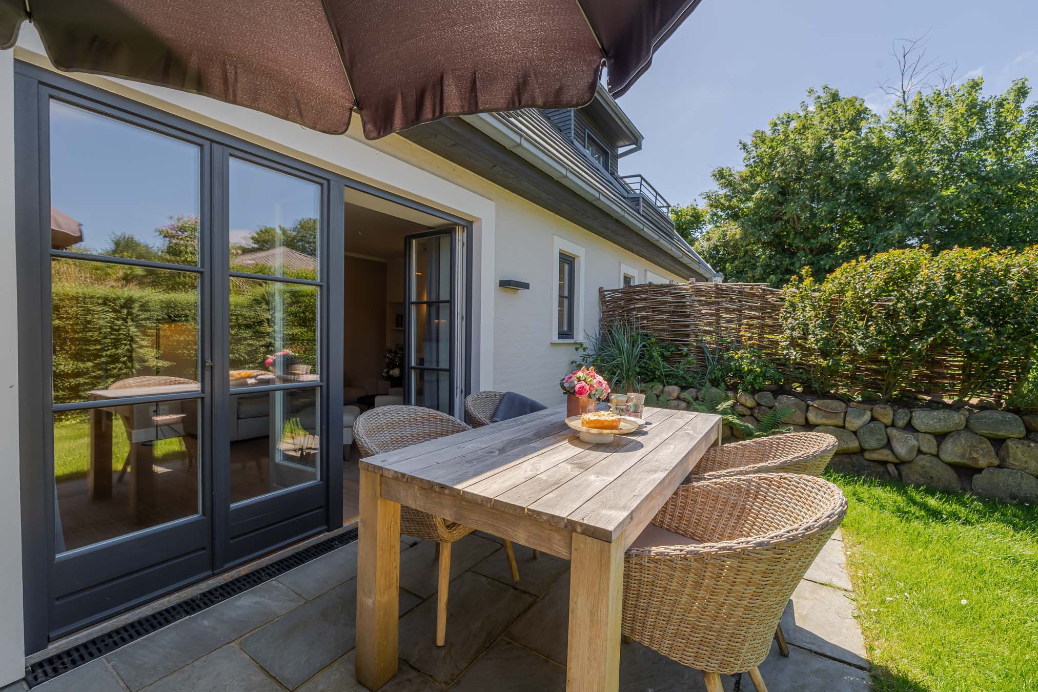 Terrasse mit Zugang zum Wohnzimmer
